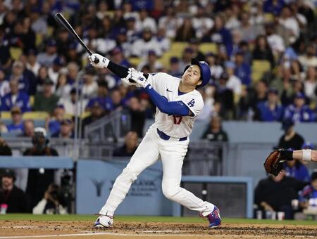 　カブス戦の３回、空振り三振に倒れるドジャース・大谷＝ロサンゼルス（共同）