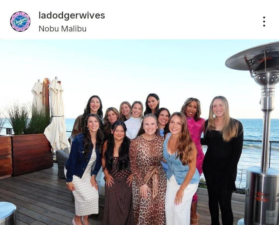 ドジャーワイブスのインスタグラム（ｌａｄｏｄｇｅｒｗｉｖｅｓ）より 