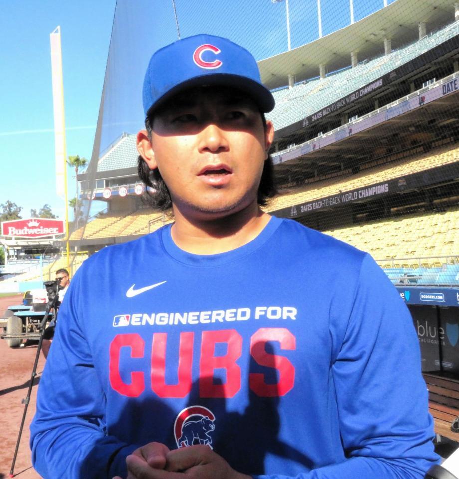 　試合前、報道陣の質問に答える今永（撮影・小林信行）