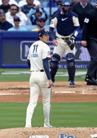 　カブス戦の２回、鈴木に本塁打を浴びた先発の佐々木（共同）