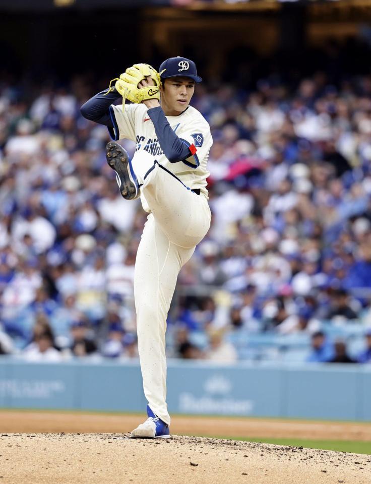 　カブス戦に先発し、５回０／３を４失点で今季初勝利を挙げた佐々木（共同）