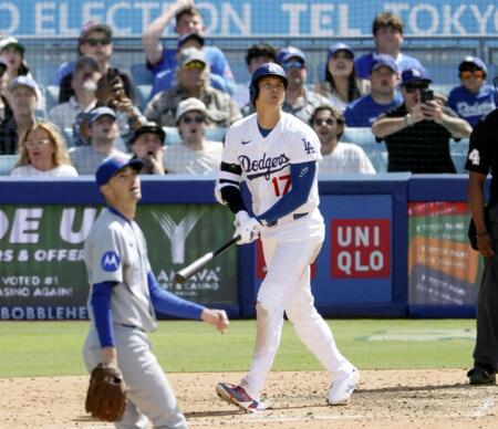 ７回、６号ソロを放つ大谷（共同）