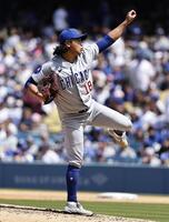 先発した今永（共同）