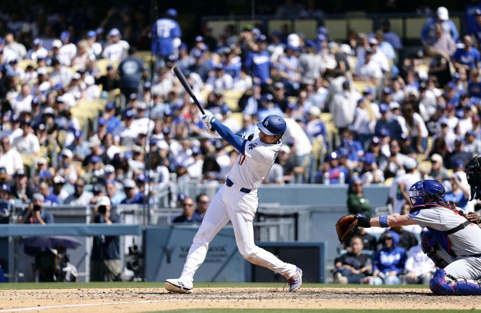 ７回、６号ソロを放つ大谷（共同）