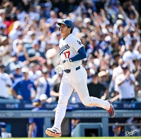 ７回、６号ソロを放ち、ダイヤモンドを一周する大谷（ロサンゼルス・ドジャース提供）