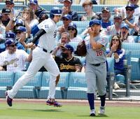 　１回、大谷（左）の生還を許したカブス・今永（共同）