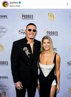 イベントに参加したマチャド夫妻。パドレスの球団公式インスタグラム（ｐａｄｒｅｓ）より