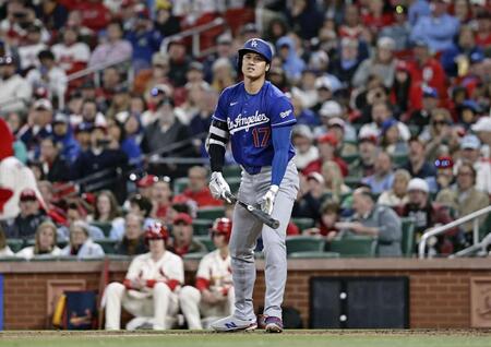 ８回、空振り三振に倒れた大谷（共同）