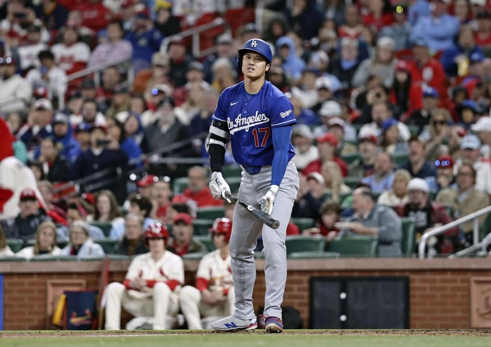 ８回、空振り三振に倒れた大谷（共同）
