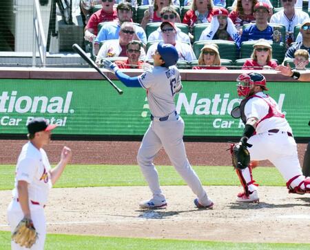 　カージナルス戦の７回、死球を受けたドジャース・大谷＝セントルイス（共同）
