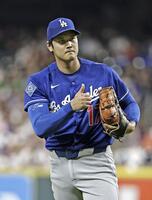　アストロズ戦に先発登板し、７回を投げ終えたドジャース・大谷＝ヒューストン（共同）