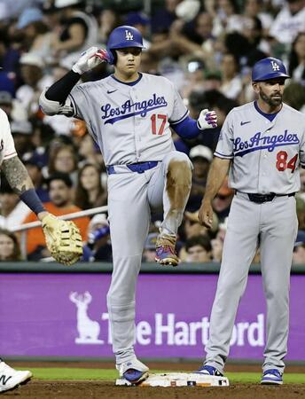 　アストロズ戦の５回、適時打を放ちポーズをとるドジャース・大谷＝ヒューストン（共同）