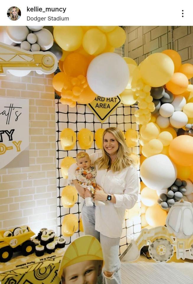 マンシーの妻・ケリーさんのインスタグラム（ｋｅｌｌｉｅ＿ｍｕｎｃｙ）より