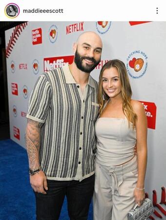 スコット夫妻。妻・マディーさんのインスタグラム（ｍａｄｄｉｅｅｅｓｃｏｔｔ）より