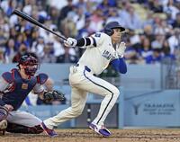 ３回、一ゴロに倒れた大谷（共同）