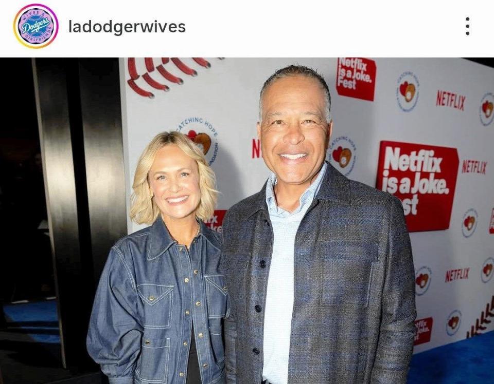 イベントに参加したロバーツ監督夫妻。ドジャーワイブスのインスタグラム（ｌａｄｏｄｇｅｒｗｉｖｅｓ）より