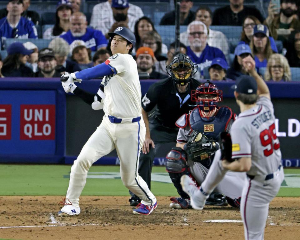 ６回、空振り三振に倒れた大谷。投手・ストライダー（共同）