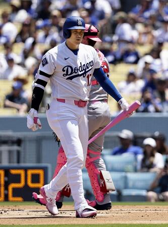 １回、空振り三振に倒れた大谷（共同）