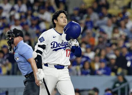 　ジャイアンツ戦の５回、空振り三振に倒れたドジャース・大谷＝ロサンゼルス（共同）