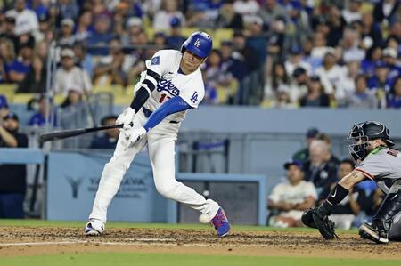 　ジャイアンツ戦の５回、空振り三振に倒れるドジャース・大谷＝ロサンゼルス（共同）