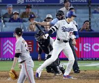 　ジャイアンツ戦の９回、空振り三振に倒れたドジャース・大谷＝ロサンゼルス（共同）