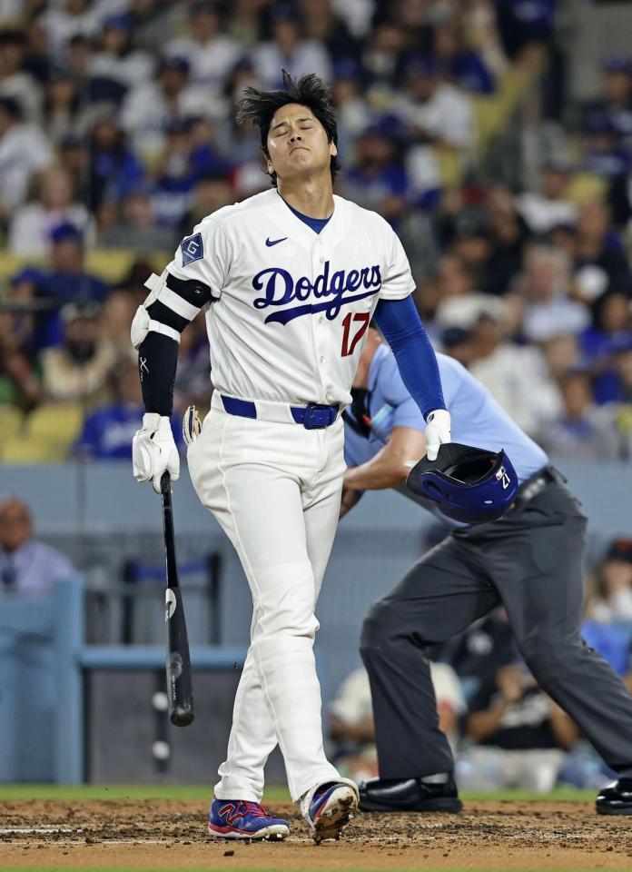 　ジャイアンツ戦の５回、空振り三振に倒れたドジャース・大谷＝ロサンゼルス（共同）