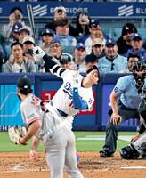 　５回、空振り三振に倒れるドジャース・大谷（共同）