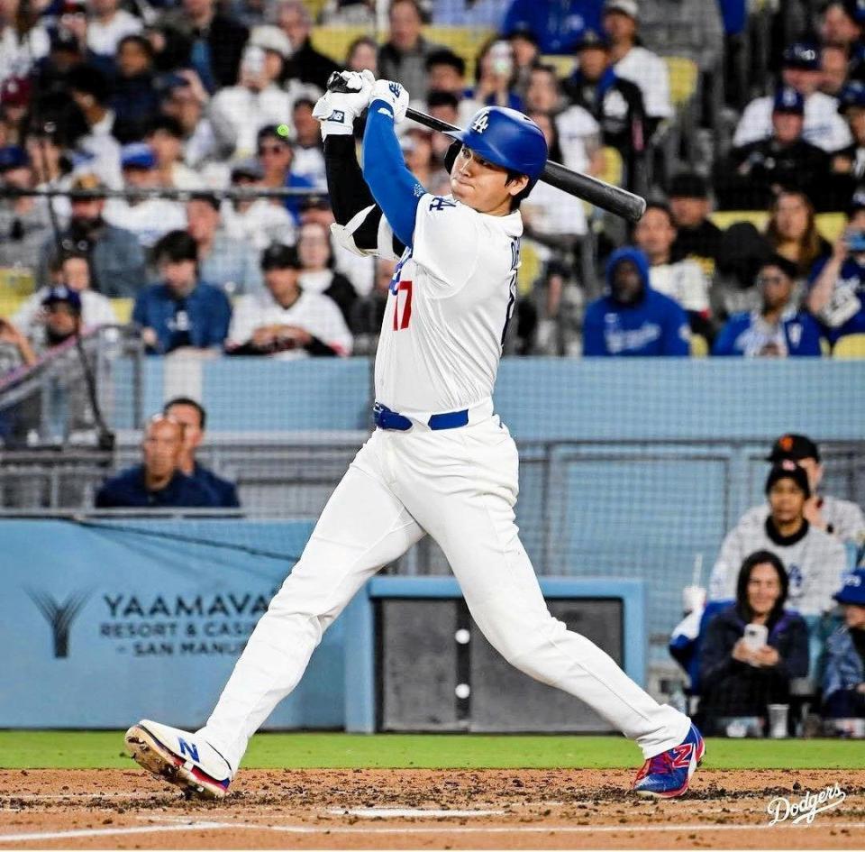 　三回、７号ソロを放った大谷（ロサンゼルス・ドジャース提供）