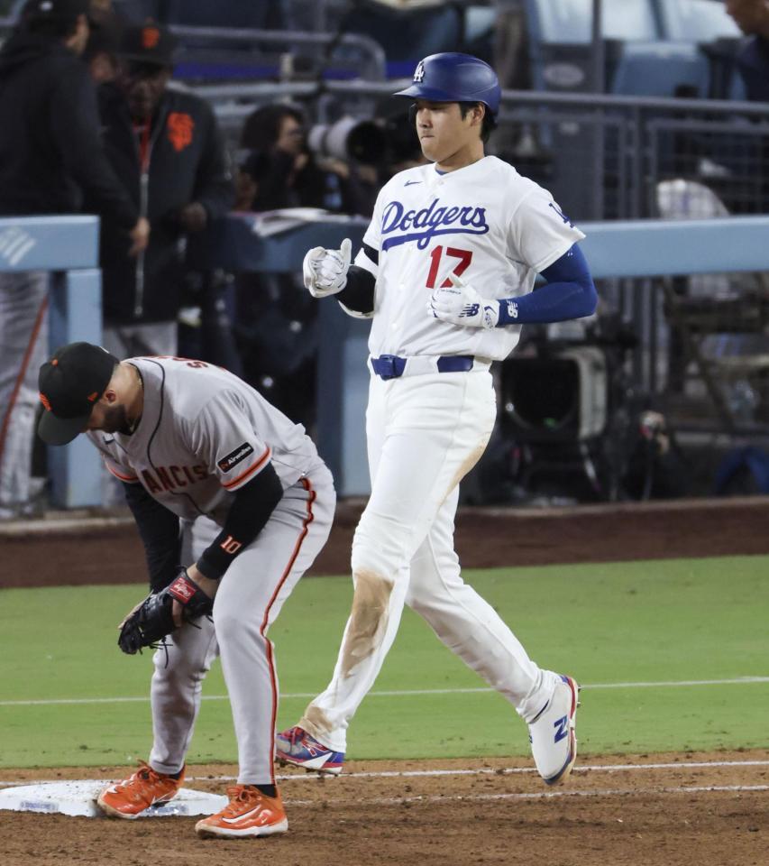 　ジャイアンツ戦の９回、二ゴロに倒れ最後の打者となった大谷（共同）