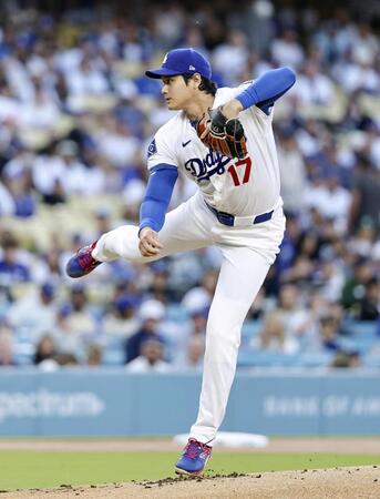 先発登板した大谷（共同）