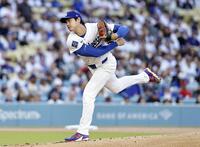 先発登板した大谷（共同）
