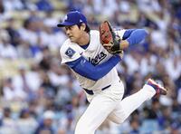 先発登板した大谷（共同）