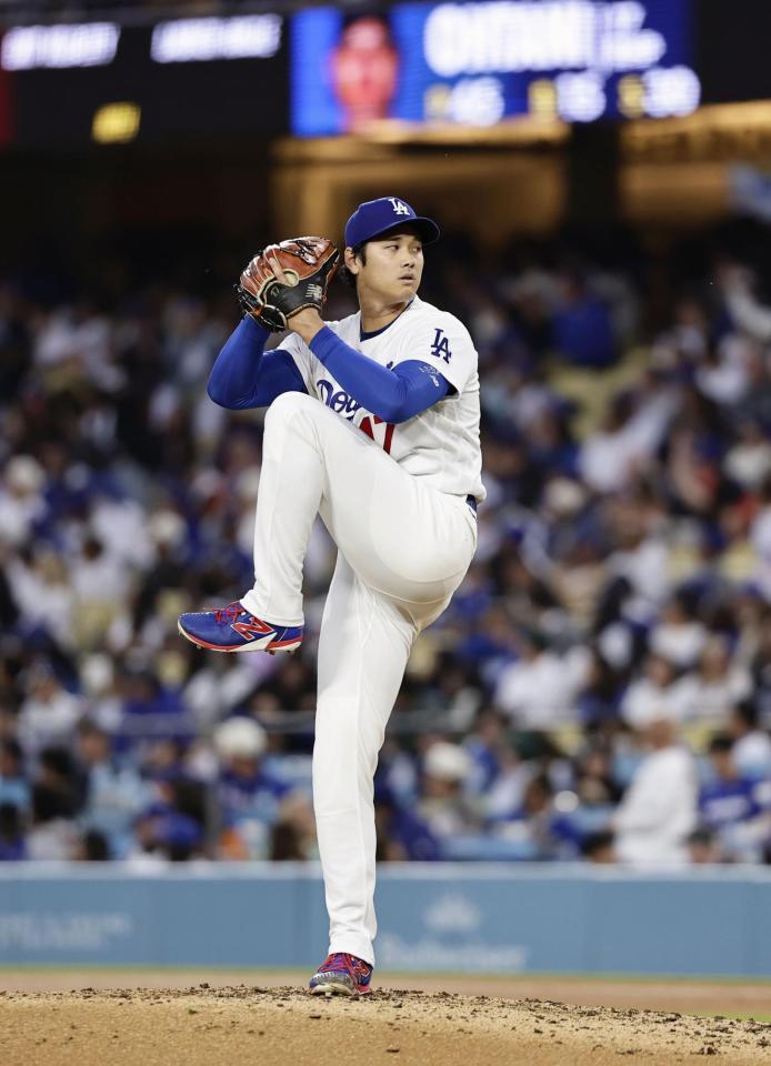 先発登板した大谷（共同）
