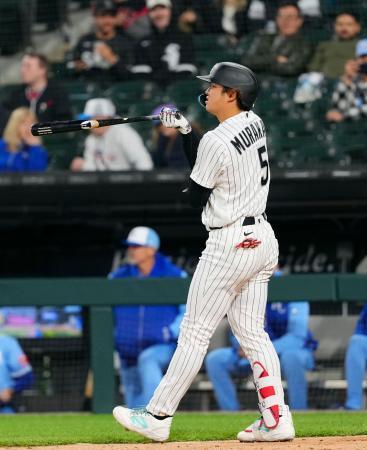 　ロイヤルズ戦の５回、四球を選んだホワイトソックス・村上＝シカゴ（共同）