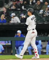 　ロイヤルズ戦の５回、四球を選んだホワイトソックス・村上＝シカゴ（共同）