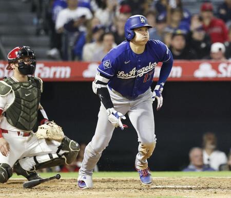 　エンゼルス戦の８回、２点三塁打を放ったドジャース・大谷。右翼手の悪送球の間に自身も生還を果たした＝アナハイム（共同）