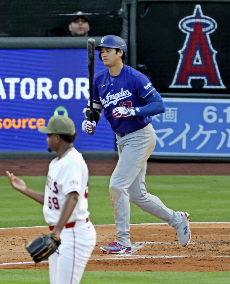 　エンゼルス戦の３回、四球を選んだドジャース・大谷＝アナハイム（共同）