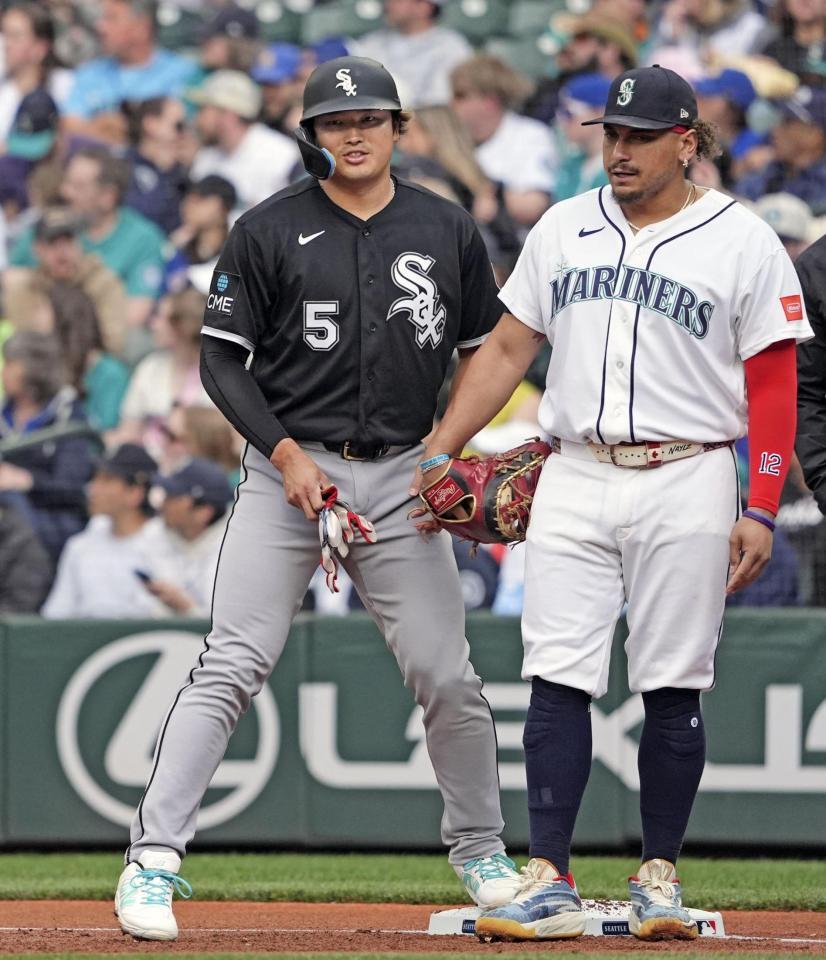 　マリナーズ戦の１回、四球で出塁したホワイトソックス・村上＝シアトル（共同）