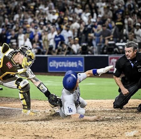 ９回、パヘズの犠飛で生還したコール（ロサンゼルス・ドジャース提供）