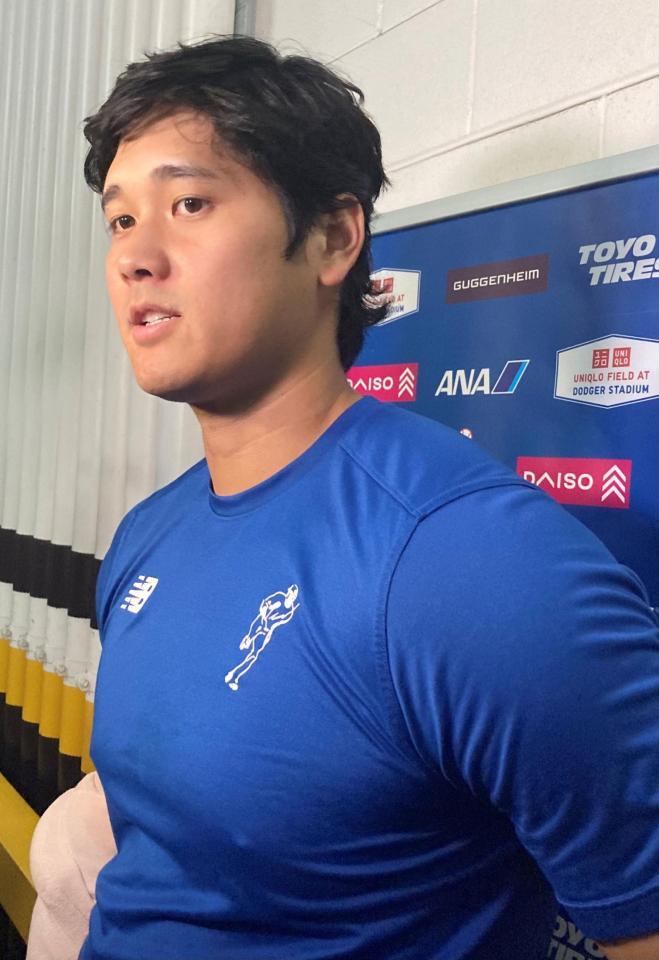 試合後取材に応じる大谷（撮影・小林信行）