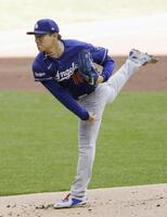 ブルワーズ戦に先発し、７回を７安打１失点で４勝目を挙げたドジャース・山本（共同）