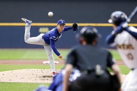 　ブルワーズ戦に先発し、７回を７安打１失点で４勝目を挙げたドジャース・山本（共同）