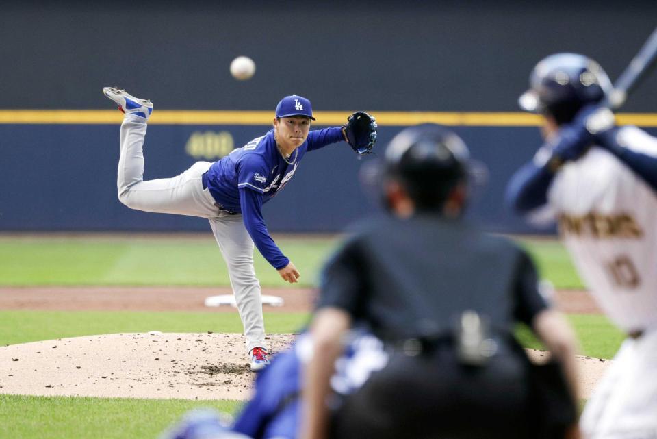 　ブルワーズ戦に先発し、７回を７安打１失点で４勝目を挙げたドジャース・山本（共同）