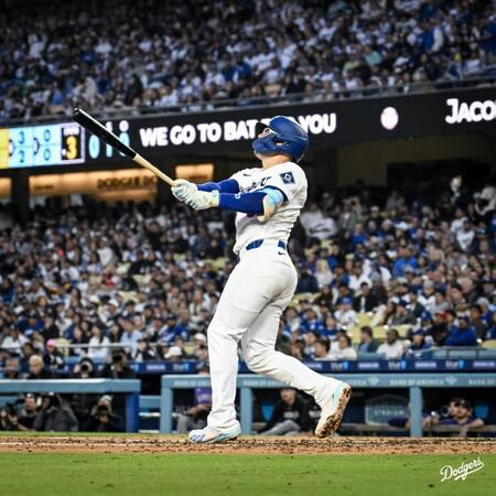 ３回、今季１号ソロを放ったキケ・ヘルナンデス（ロサンゼルス・ドジャース提供）