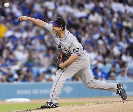 　ドジャース戦に先発し、４回２／３を投げ３失点で４敗目を喫したロッキーズ・菅野＝ロサンゼルス（共同）