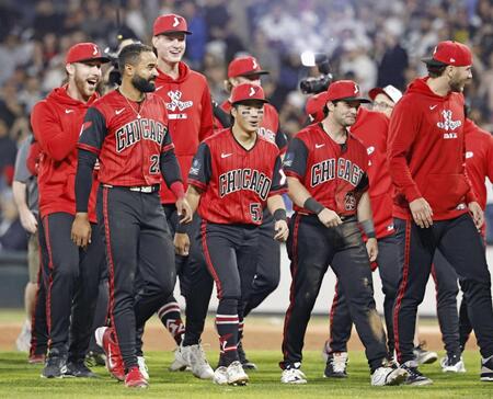 　タイガースにサヨナラ勝ちし、引き揚げるホワイトソックス・西田（左から４人目）＝提供・共同通信社