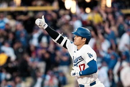 　サムアップポーズも見せた大谷（共同）