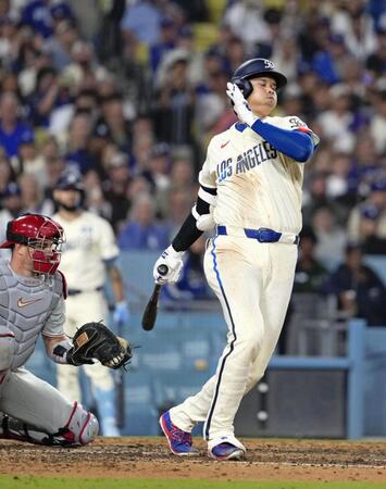 ７回、空振り三振に倒れた大谷（共同）