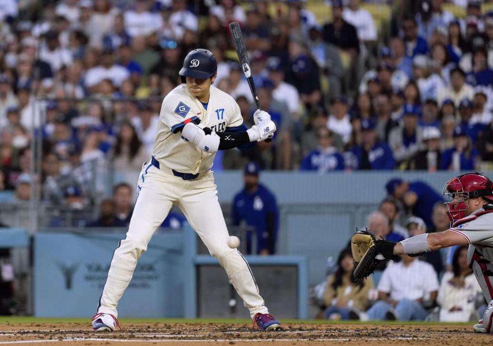 ２回、見逃し三振に倒れる大谷（共同）