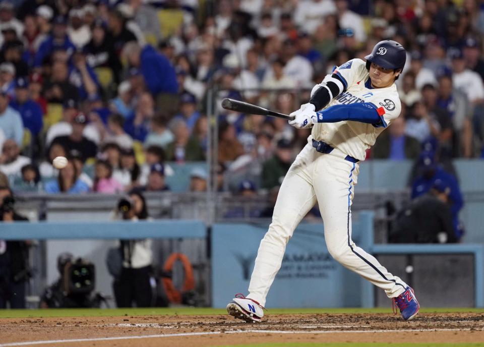 ４回、右前打を放つ大谷（共同）